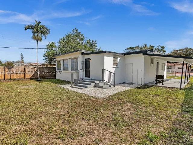 Продажа дома по адресу 1365 NE 130th St - фото 9013970