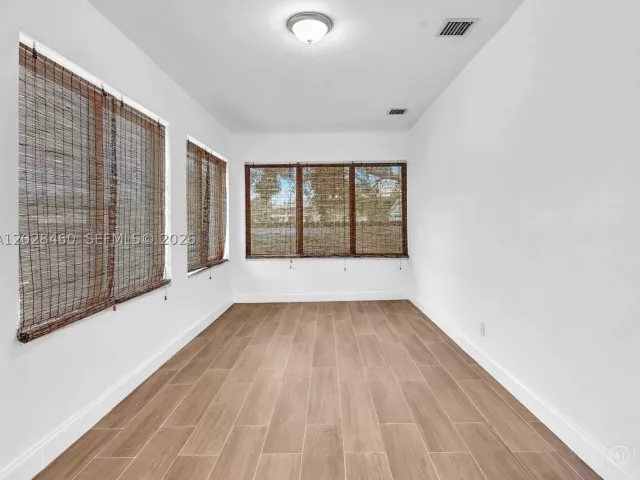 Продажа дома по адресу 1365 NE 130th St - фото 9013982