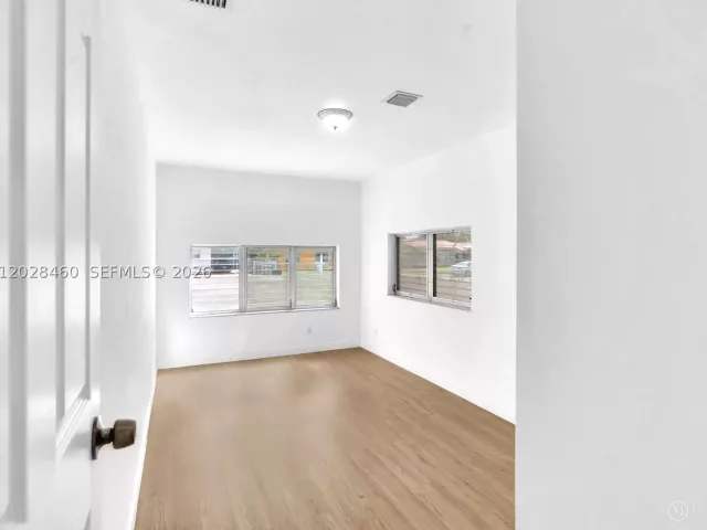 Продажа дома по адресу 1365 NE 130th St - фото 9013986