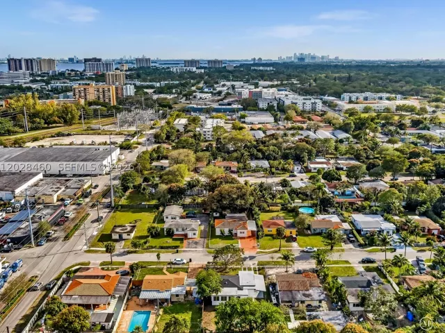 Продажа дома по адресу 1365 NE 130th St - фото 9013989