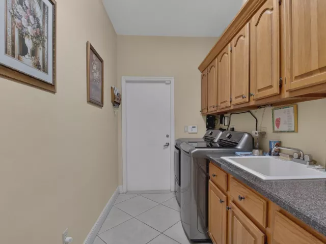 Продажа дома по адресу 2931 NW 25th Way - фото 9034779