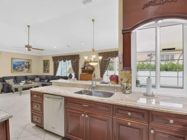 Продажа дома по адресу 2931 NW 25th Way - фото 9034789