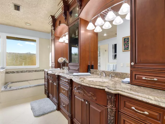 Продажа дома по адресу 2931 NW 25th Way - фото 9034804