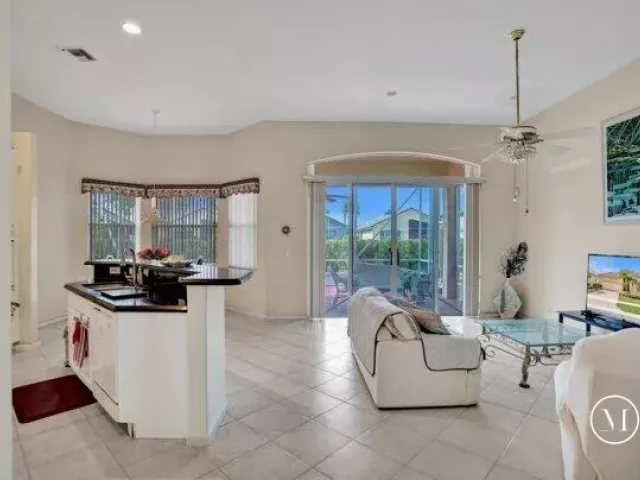 Продажа дома по адресу 15334 Fiorenza Circle - фото 8908441