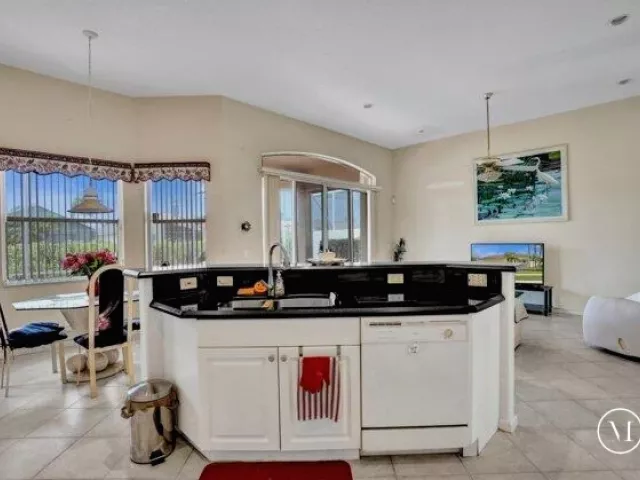 Продажа дома по адресу 15334 Fiorenza Circle - фото 8908443