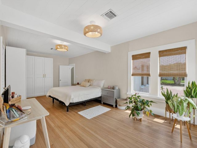 Продажа дома по адресу 400 NE 5th Avenue - фото 8090731