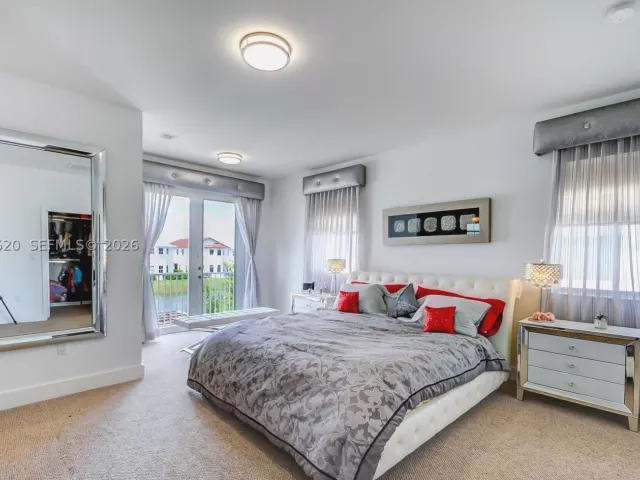 Продажа дома по адресу 10555 NW 69th Ter - фото 9271072
