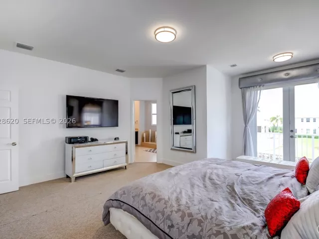 Продажа дома по адресу 10555 NW 69th Ter - фото 9271074
