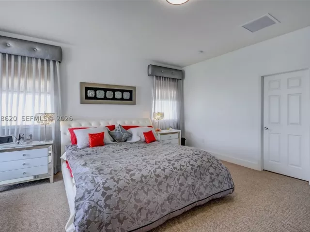 Продажа дома по адресу 10555 NW 69th Ter - фото 9271076