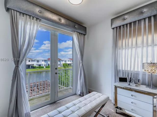 Продажа дома по адресу 10555 NW 69th Ter - фото 9271078