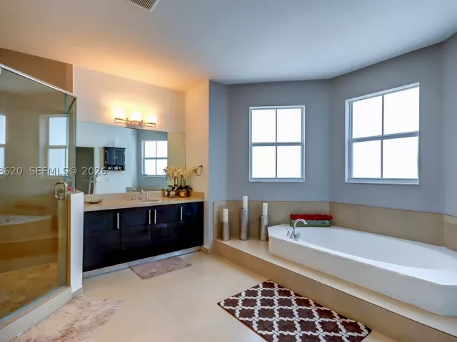 Продажа дома по адресу 10555 NW 69th Ter - фото 9271084