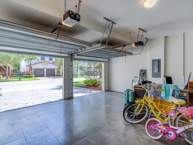 Продажа дома по адресу 10555 NW 69th Ter - фото 9271100