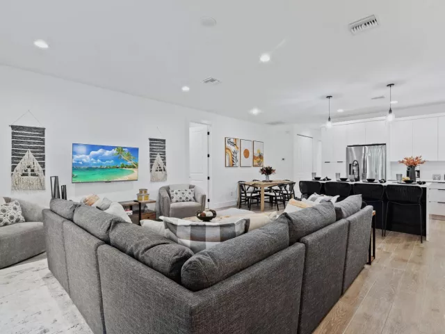 Продажа дома по адресу 601 SW 3rd Street - фото 9019552