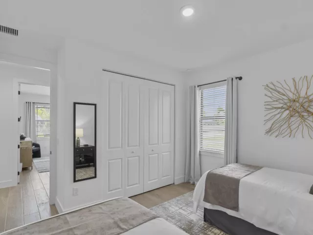 Продажа дома по адресу 601 SW 3rd Street - фото 9019576