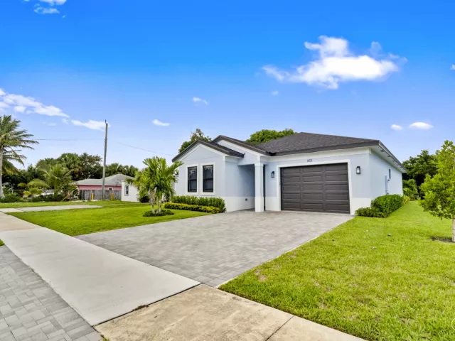 Продажа дома по адресу 601 SW 3rd Street - фото 9019595