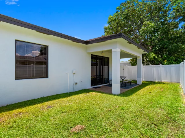 Продажа дома по адресу 601 SW 3rd Street - фото 9019604