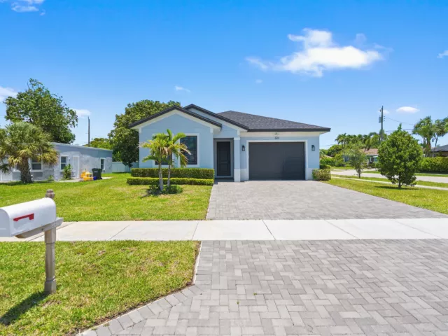 Продажа дома по адресу 601 SW 3rd Street - фото 9019605