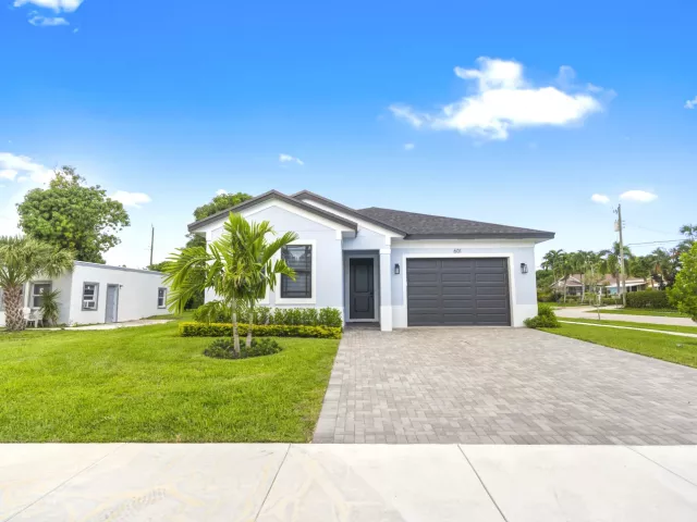 Продажа дома по адресу 601 SW 3rd Street - фото 9019606