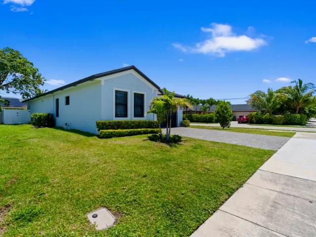 Продажа дома по адресу 601 SW 3rd Street - фото 9019610
