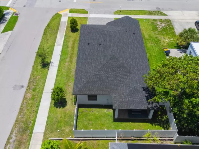 Продажа дома по адресу 601 SW 3rd Street - фото 9019611