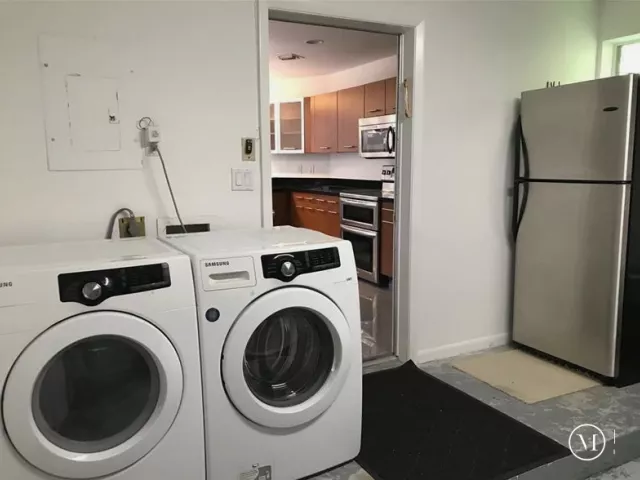 Продажа дома по адресу 101 SE 15th Avenue E - фото 8902305
