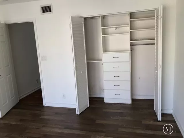 Продажа дома по адресу 101 SE 15th Avenue E - фото 8902306