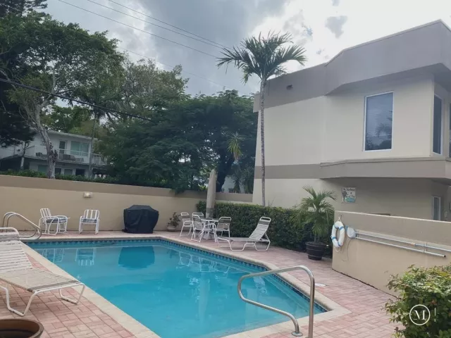 Продажа дома по адресу 101 SE 15th Avenue E - фото 8902295