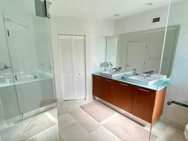 Продажа дома по адресу 101 SE 15th Avenue E - фото 8902296