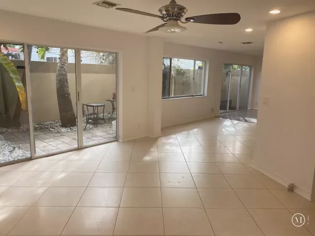 Продажа дома по адресу 101 SE 15th Avenue E - фото 8902300