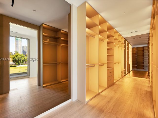Продажа дома по адресу 2100 S Miami Ave - фото 8968052