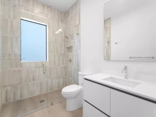 Продажа дома по адресу 2735 SW 23rd Ter - фото 7713488