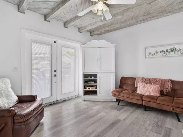 Продажа дома по адресу 1123 SE 2nd Avenue - фото 8456419