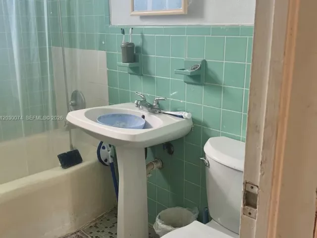 Продажа дома по адресу 250 NE 160th St - фото 7715168