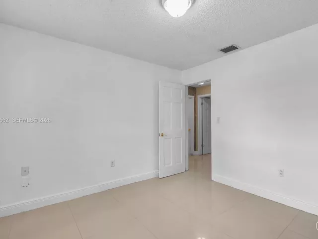 Продажа дома по адресу 1320 SW 84th Ave - фото 7714169