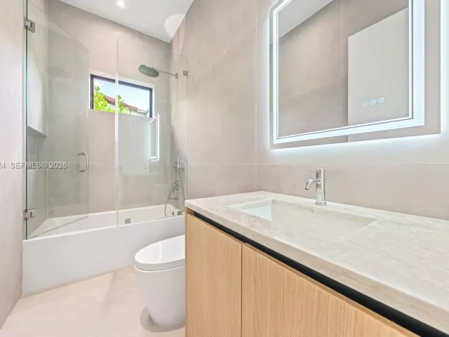 Продажа дома по адресу 1910 SW 33rd Ave - фото 7714189