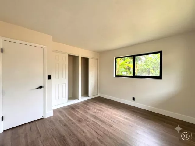 Продажа дома по адресу 2513 NW 8th Avenue - фото 8920335