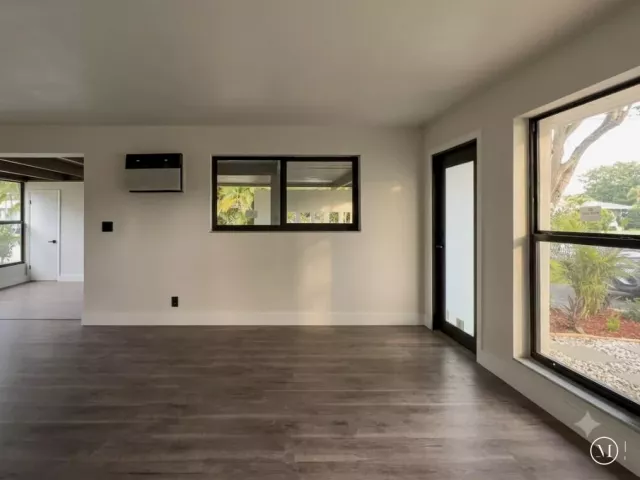 Продажа дома по адресу 2513 NW 8th Avenue - фото 8920339