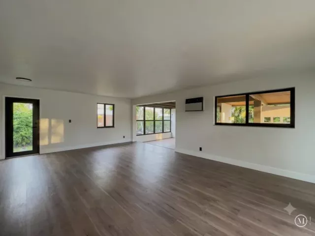 Продажа дома по адресу 2513 NW 8th Avenue - фото 8920326