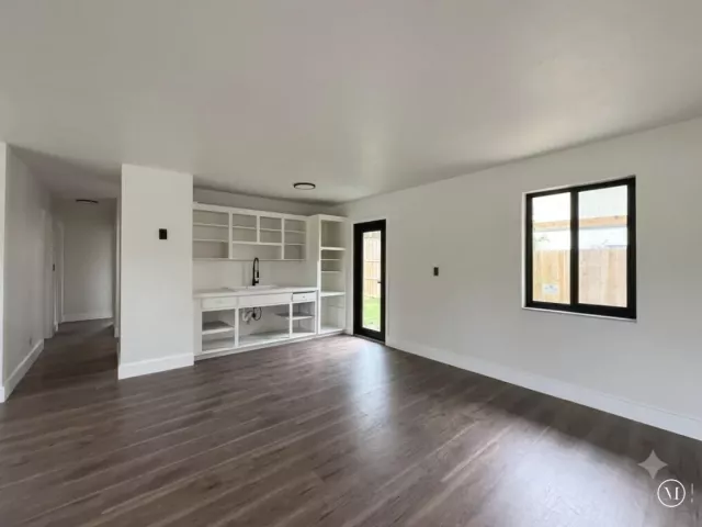 Продажа дома по адресу 2513 NW 8th Avenue - фото 8920328