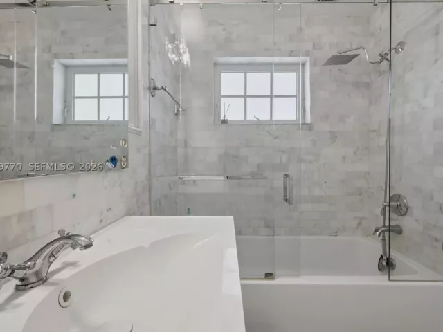 Продажа дома по адресу 2558 NE 206th Ter - фото 8886893