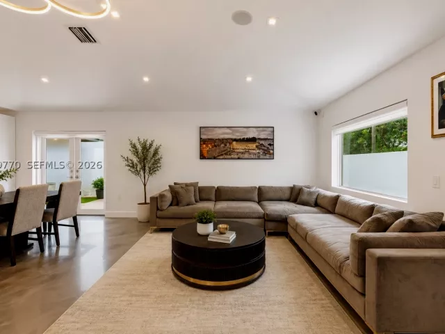 Продажа дома по адресу 2558 NE 206th Ter - фото 8886880
