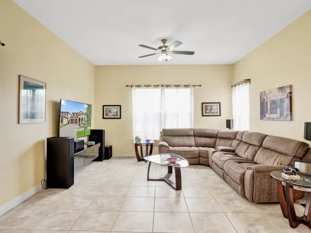 Продажа дома по адресу 8541 NW 38th Street - фото 8900117