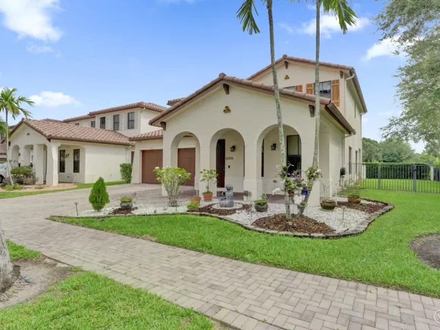 Продажа дома по адресу 8541 NW 38th Street - фото 8900104