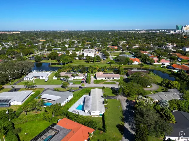 Продажа дома по адресу 10600 SW 80th Ct - фото 9307958