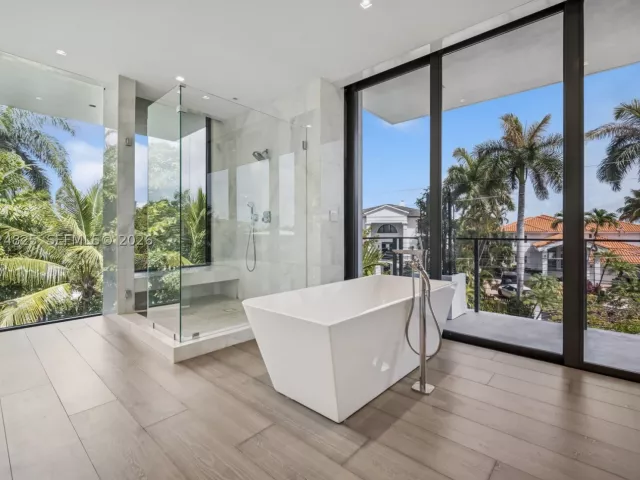 Продажа дома по адресу 420 N Hibiscus Dr - фото 9075311