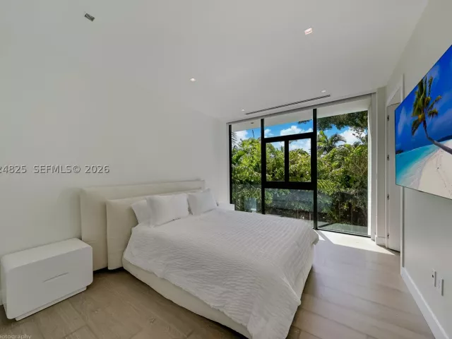 Продажа дома по адресу 420 N Hibiscus Dr - фото 9075316