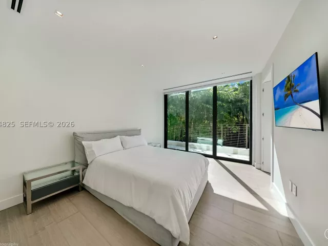 Продажа дома по адресу 420 N Hibiscus Dr - фото 9075319