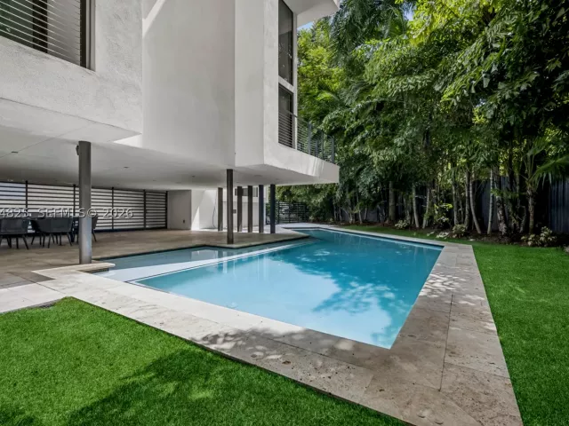 Продажа дома по адресу 420 N Hibiscus Dr - фото 9075341