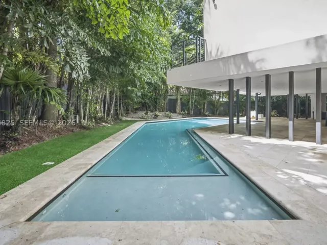 Продажа дома по адресу 420 N Hibiscus Dr - фото 9075345