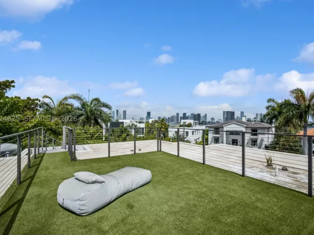 Продажа дома по адресу 420 N Hibiscus Dr - фото 9075349